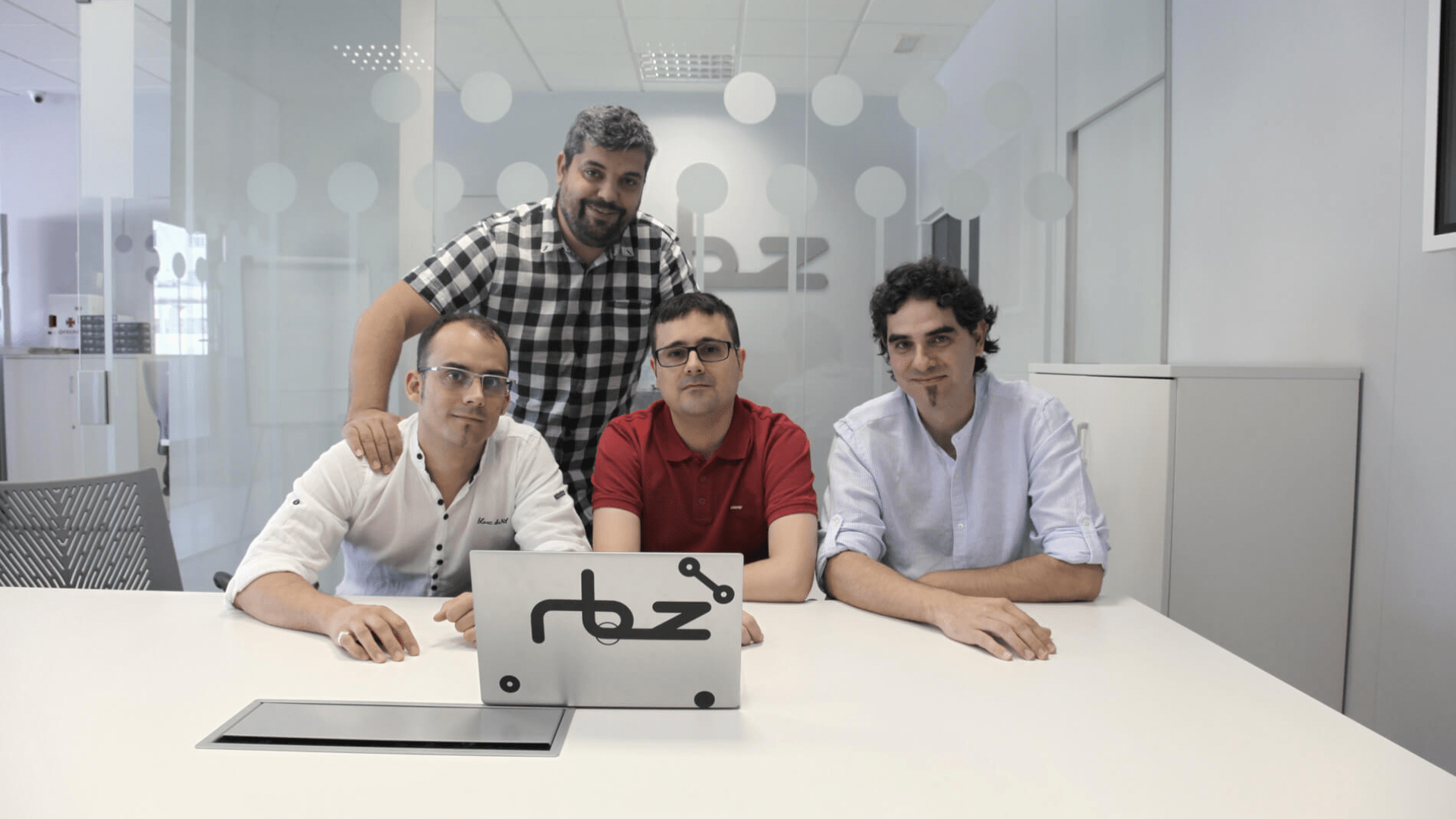 Soluciones electrónicas creadas a medida, la propuesta de RBZ￼