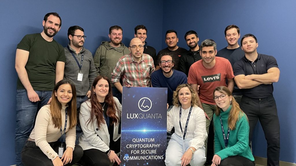 El equipo de LuxQuanta, con Vanesa Díaz en el centro. / ACTE