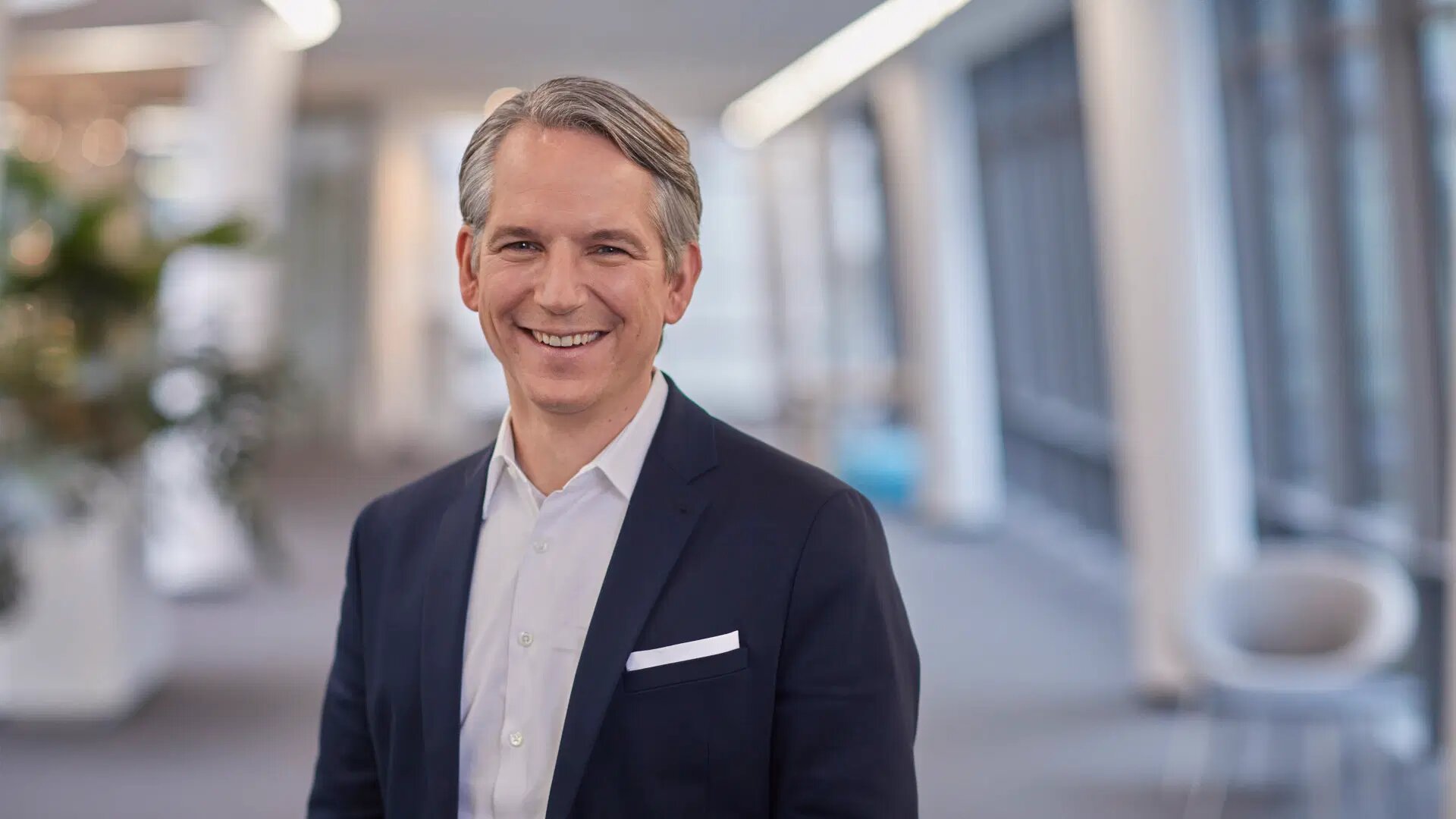 Peter Koerte (Siemens): «China vive un ‘boom’ en robots, pero llevan nuestro sistema de control»