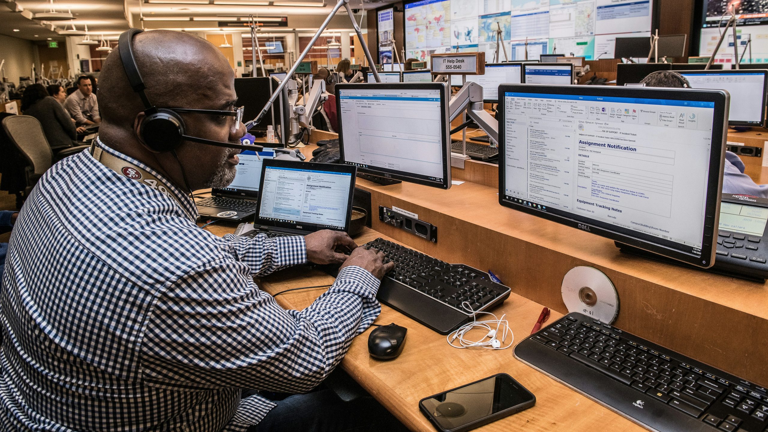 Navegar el futuro a través del poder de la IA, el liderazgo y la gobernanza