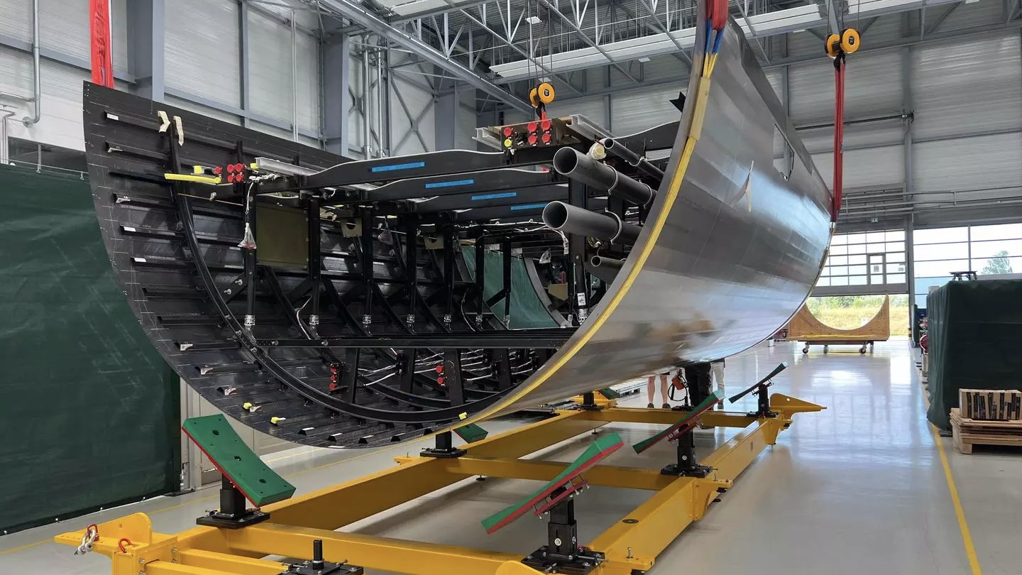 Paredes de carbono que capturan CO2, fuselaje de avión con termoplásticos y construcción naval modular en JEC World París