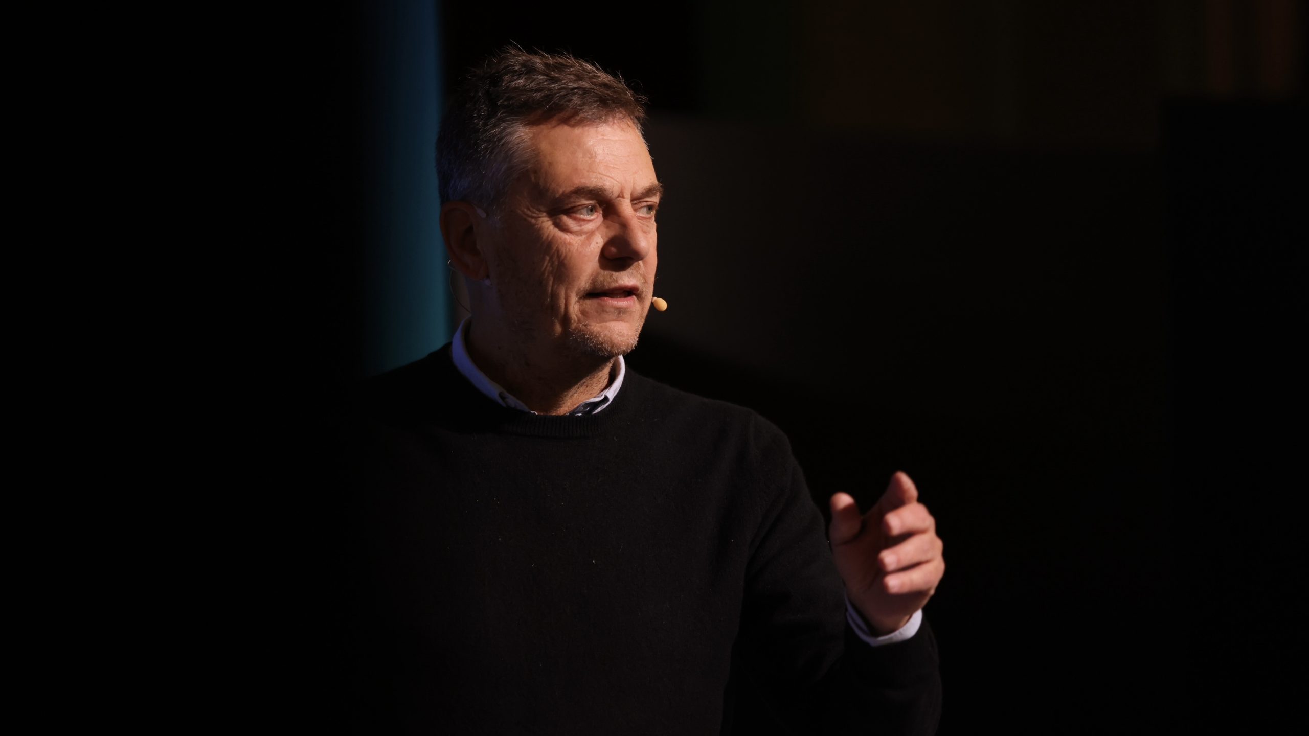 Inventar nuevos modelos de negocio  para abrir las puertas del mundo físico a la IA