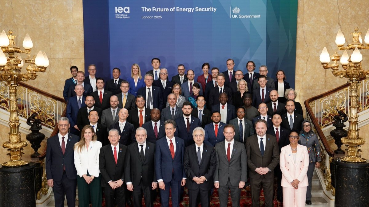 Enfoque holístico, más IA y coordinación global para afrontar la seguridad en la era de la electricidad