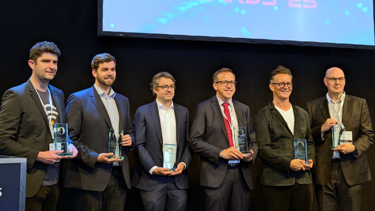 Los Autonomous Vehicle Awards 2025 galardonan a la primera IA que percibe el radar y la conectividad por carretera